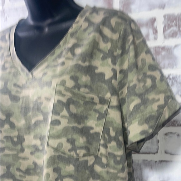 Laurie Felt  Camouflage Shirt NWT large - Picture 3 of 5
